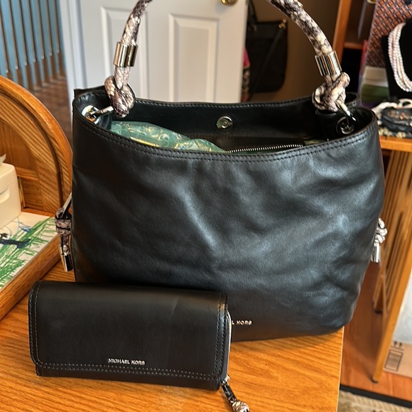 Michael Kors ❤️ Isabel Convertible Shoulder bag~leather & python embossed. - Picture 2 of 5